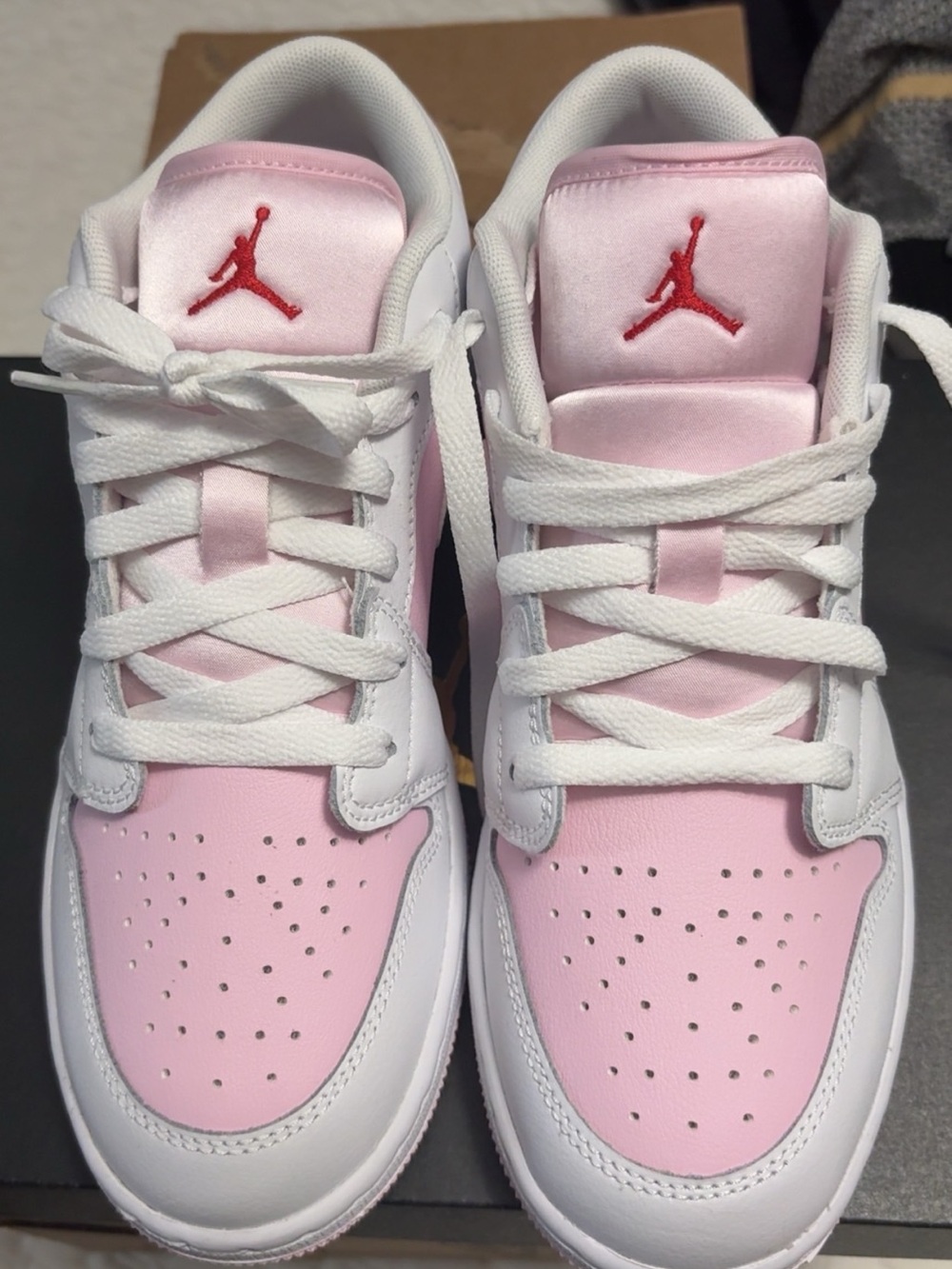 Jordan Low Top Sneakers White Pink - Picture 2 of 7